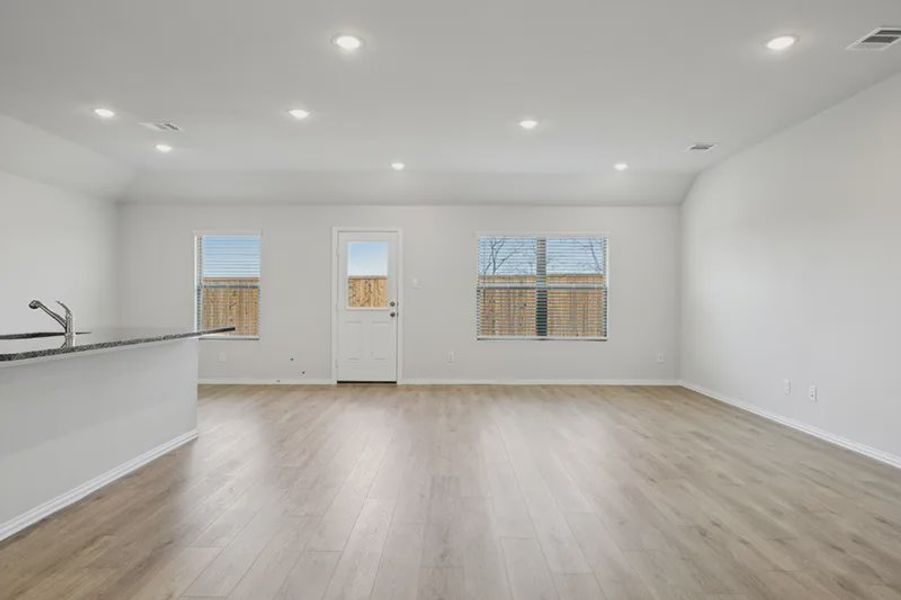 Spacious, unfurnished interior of a new home in Rolling Ridge, Van Alstyne (Image 20).