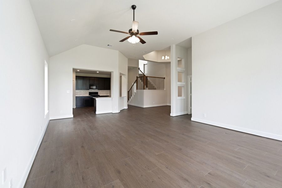 Spacious, unfurnished interior of a new home in Ashland, Angleton (Image 27).