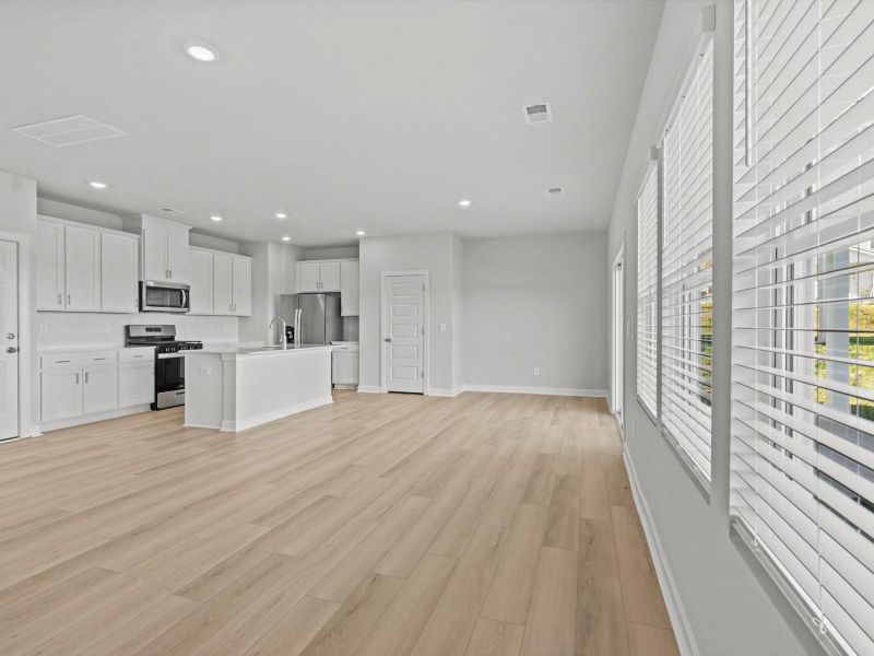 Spacious, unfurnished interior of a new home in Creek Ridge - Heritage Collection, Spartanburg (Image 12).