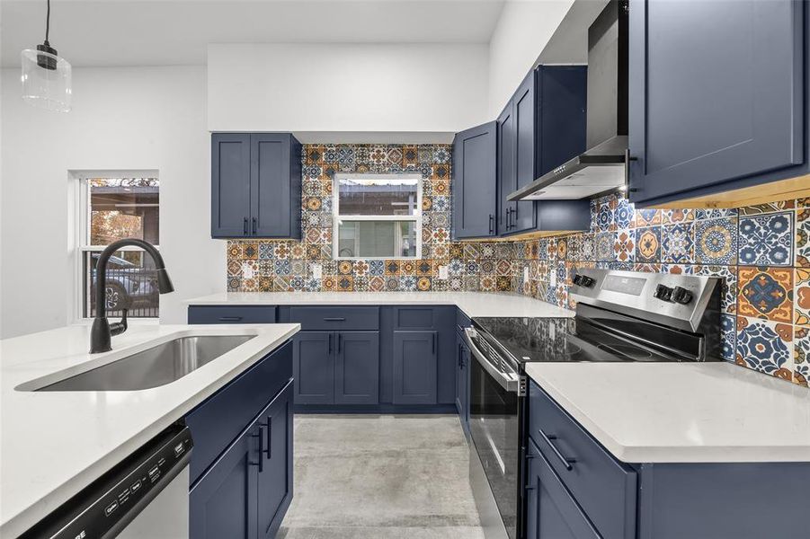 Furnished interior view inside a new home in , Dallas (Image 6).