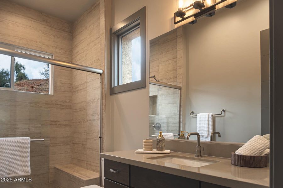 Loy 7 GUEST 1 BATH-2