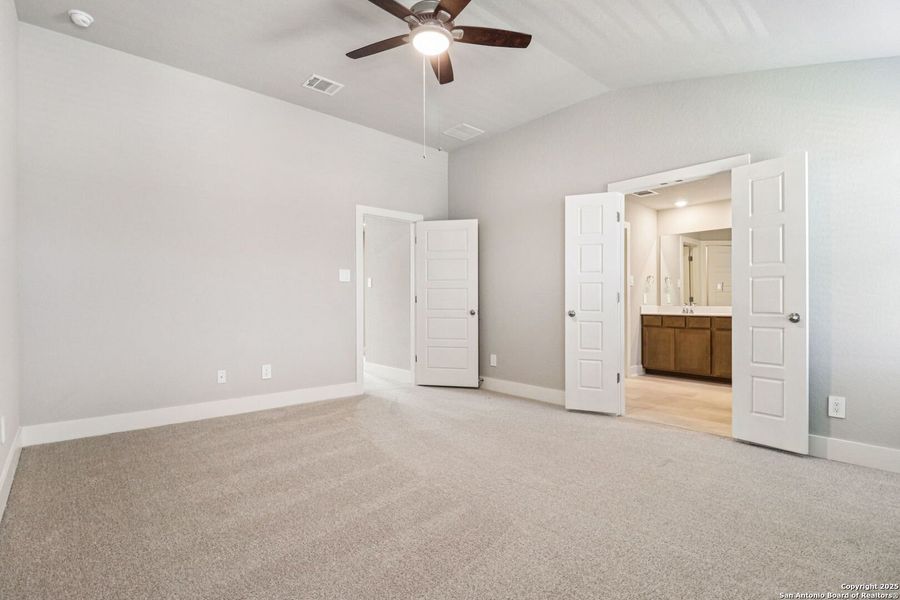 Spacious, unfurnished interior of a new home in Thomas Pond, San Antonio (Image 35). Spacious, unfurnished interior of a new home in Thomas Pond, San Antonio (Image 35).