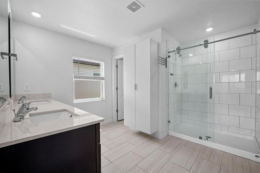 Furnished interior view inside a new home in North Park Isle, Plant City (Image 7).