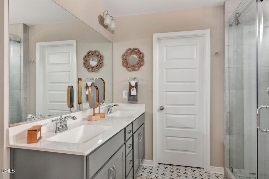 27-Owner's Bath (Large)