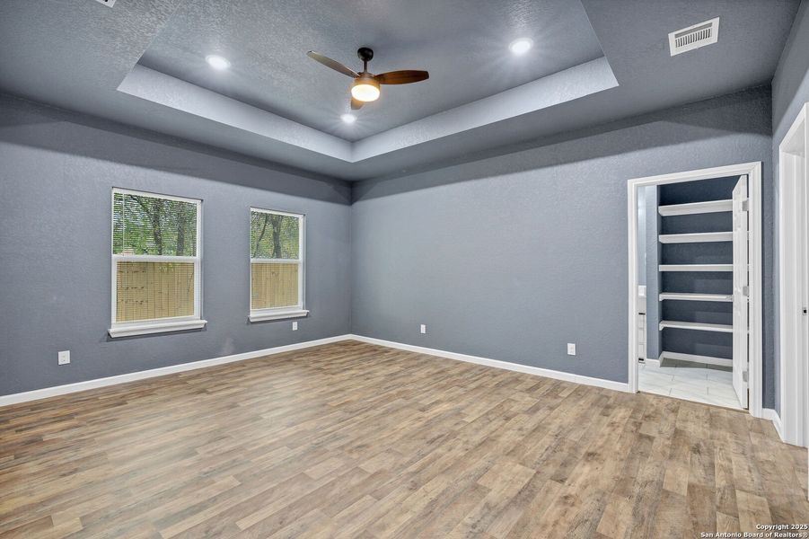 Spacious, unfurnished interior of a new home in , San Antonio (Image 15).
