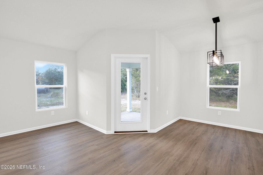 Spacious, unfurnished interior of a new home in , Palatka (Image 17).