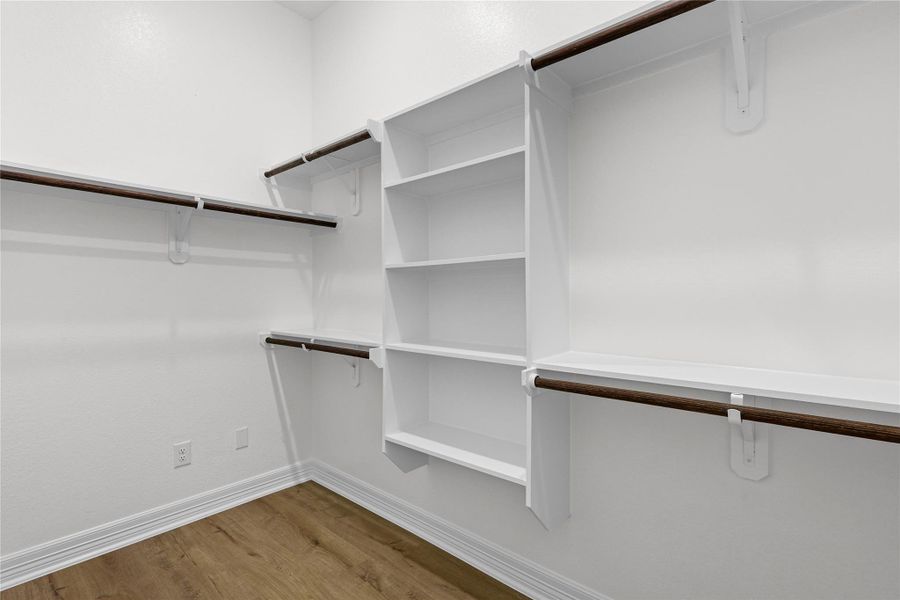 Spacious, unfurnished interior of a new home in , Angleton (Image 12).