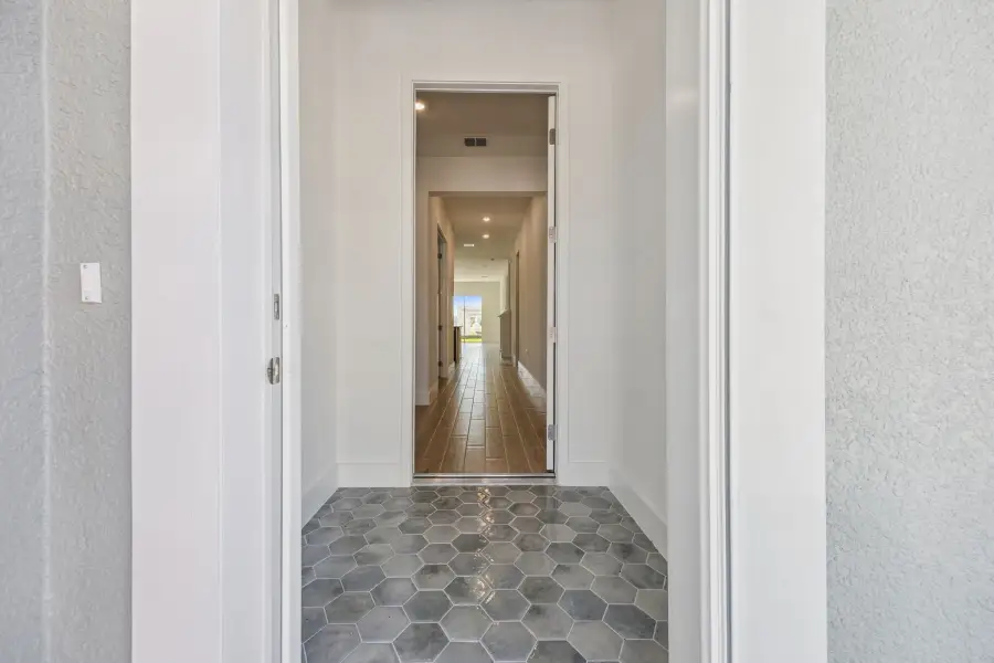 Spacious, unfurnished interior of a new home in Northlake at Ovation, Winter Garden (Image 26).