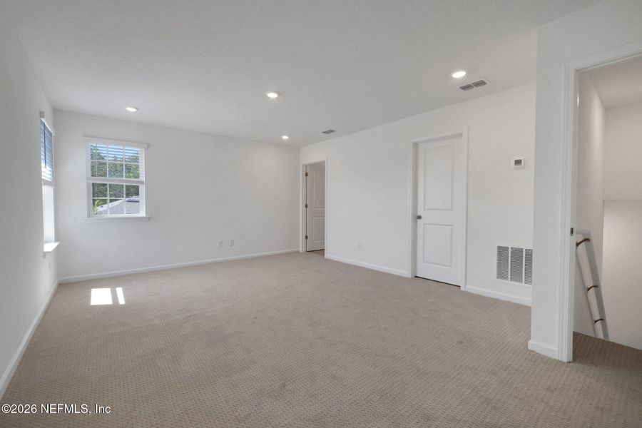 Spacious, unfurnished interior of a new home in Hyland Trail, Green Cove Springs (Image 21).