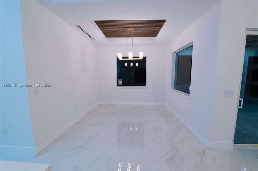 Spacious, unfurnished interior of a new home in , Cape Coral (Image 34).