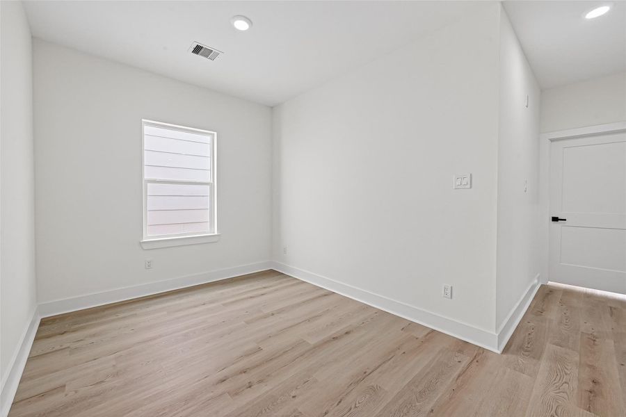 Spacious, unfurnished interior of a new home in , Houston (Image 20).