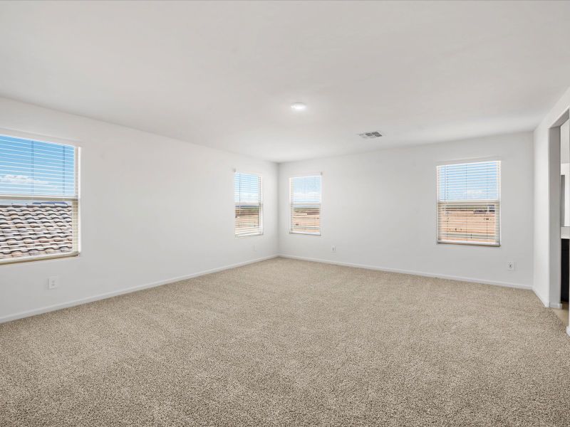 Spacious, unfurnished interior of a new home in Sunset Crest - Signature Series, Tucson (Image 14).