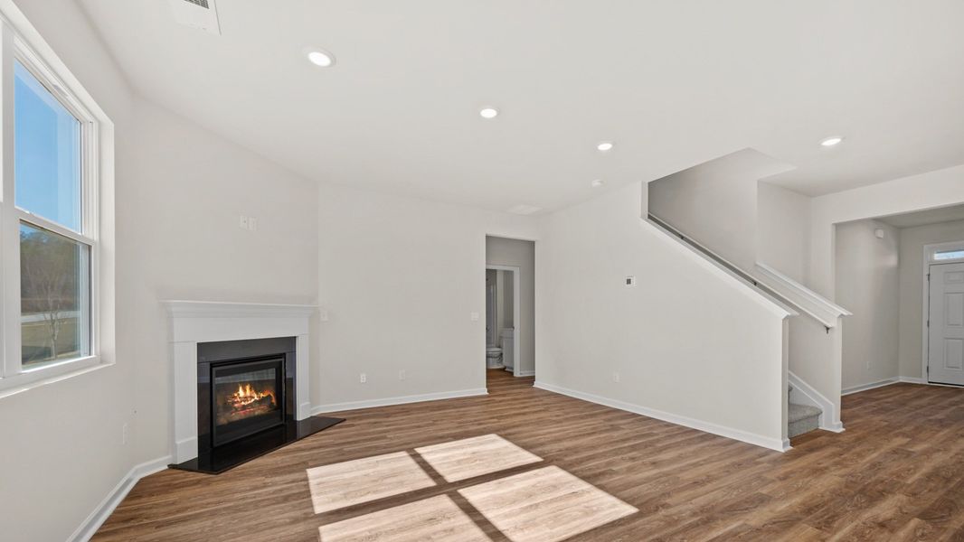 Spacious, unfurnished interior of a new home in Poplar Preserve, Newnan (Image 15).