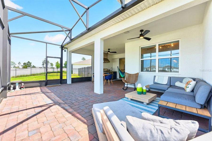 Exterior details and patio area of a home in , Winter Garden (Image 25).