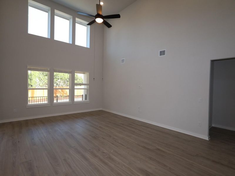 Spacious, unfurnished interior of a new home in Edgewood, Leander (Image 30).