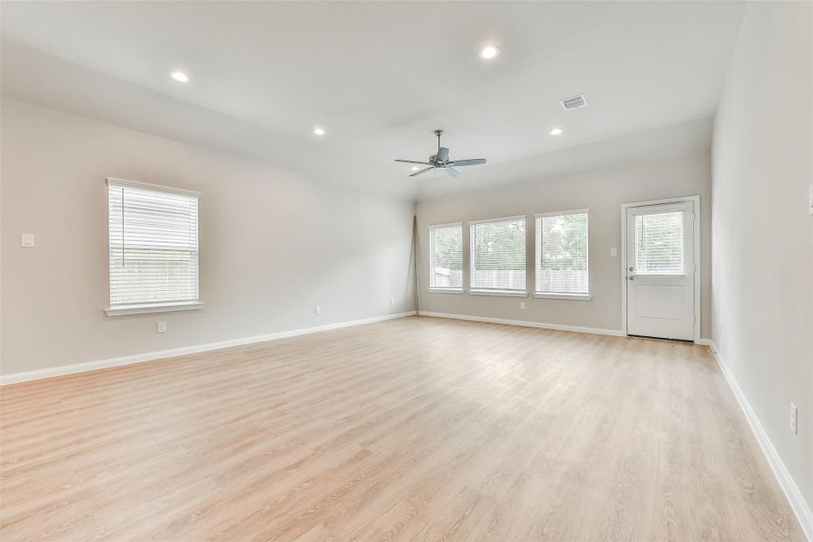 Spacious, unfurnished interior of a new home in King Oaks Village, Baytown (Image 28).