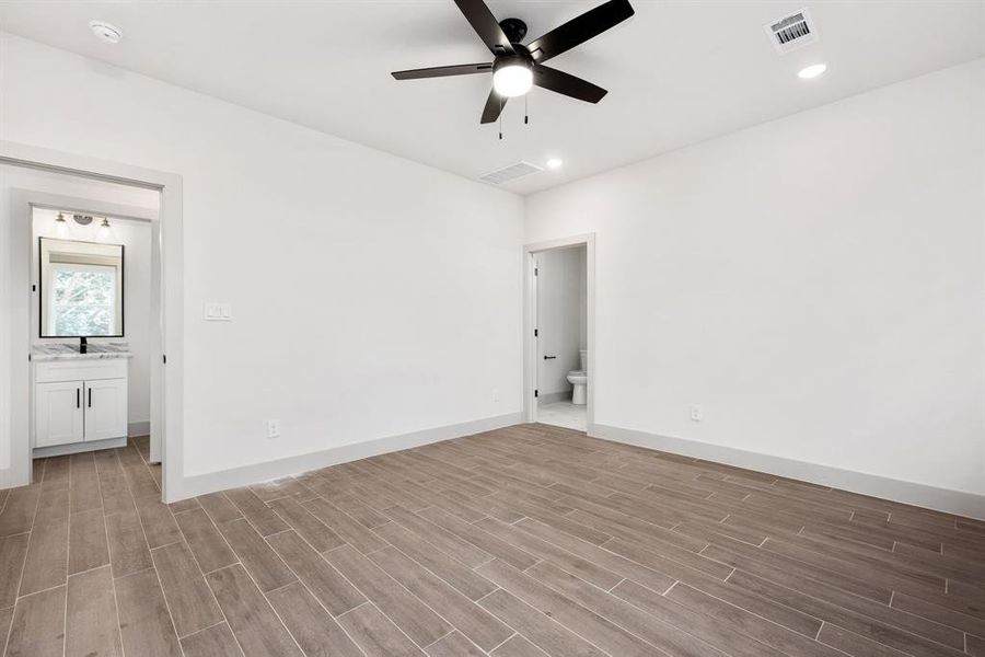 Spacious, unfurnished interior of a new home in Canyon Creek, Granbury (Image 17). Spacious, unfurnished interior of a new home in Canyon Creek, Granbury (Image 17).
