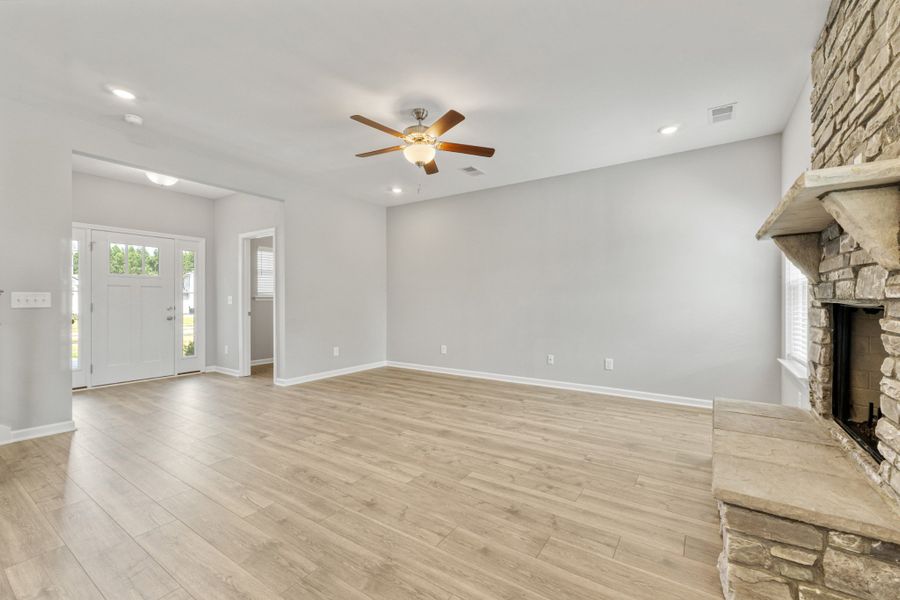 Spacious, unfurnished interior of a new home in Stillwater, Tullahoma (Image 10).