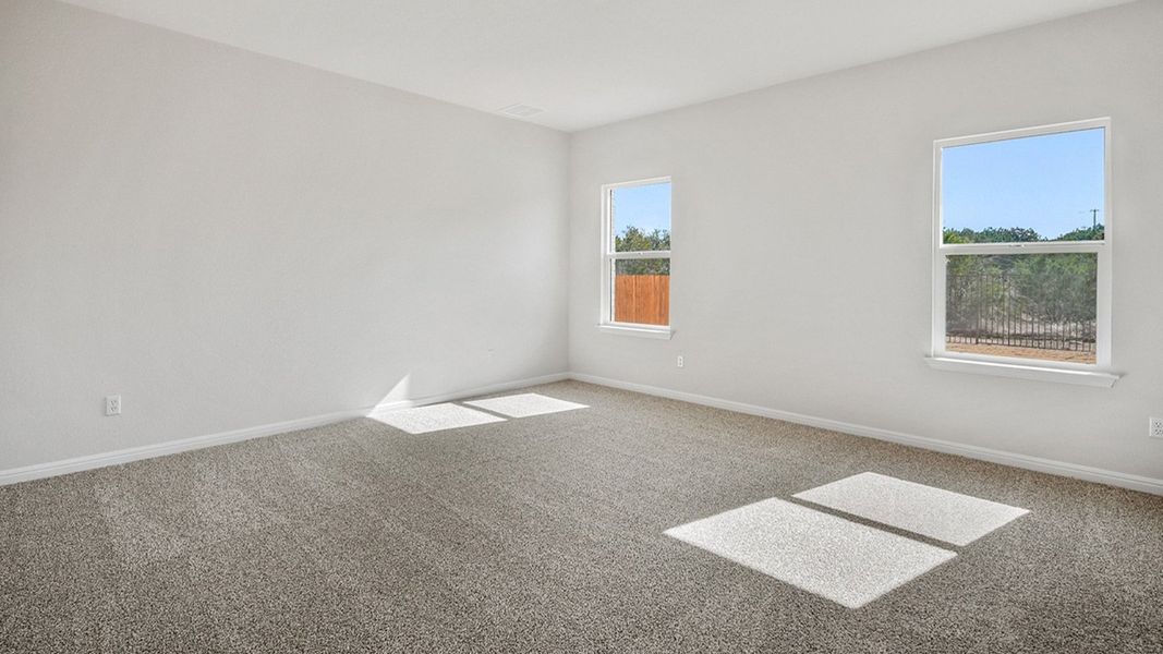 Spacious, unfurnished interior of a new home in Thunder Rock, Marble Falls (Image 24).