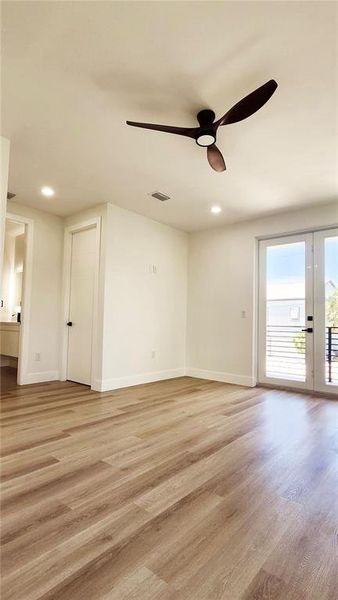 Four Bedroom with ensuite bathroom and valcony