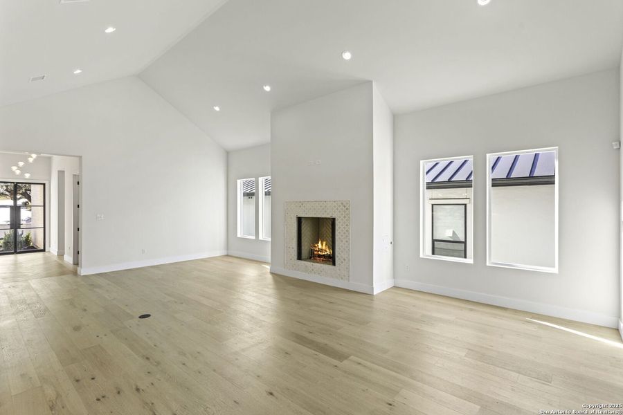 Spacious, unfurnished interior of a new home in , San Antonio (Image 20).