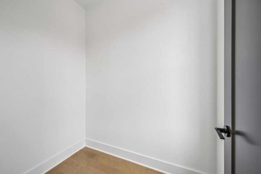 Spacious, unfurnished interior of a new home in , Atlanta (Image 35).