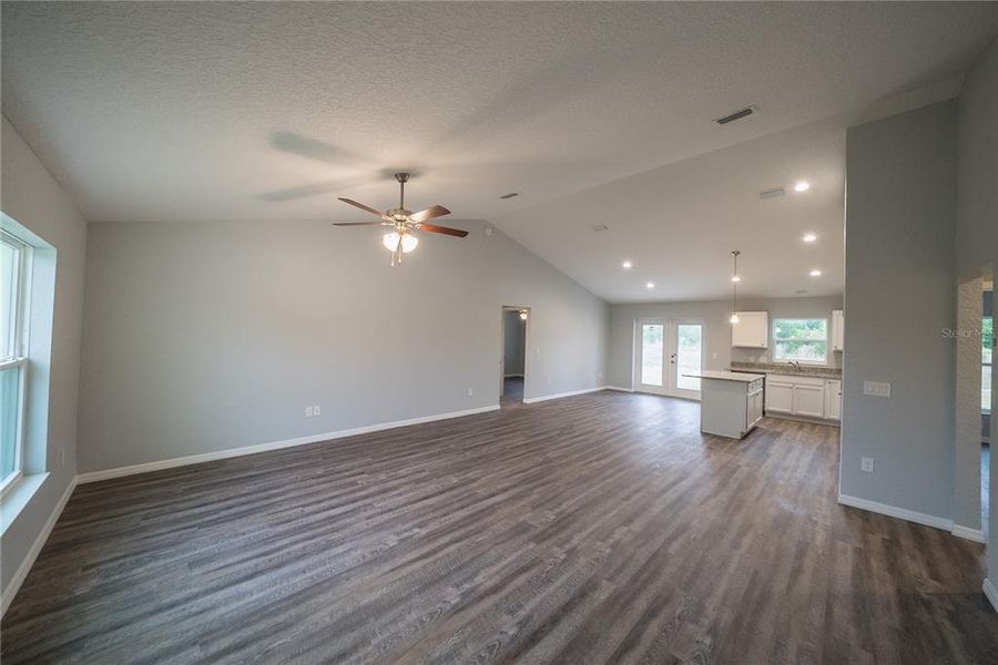 Spacious, unfurnished interior of a new home in , Ocala (Image 16).