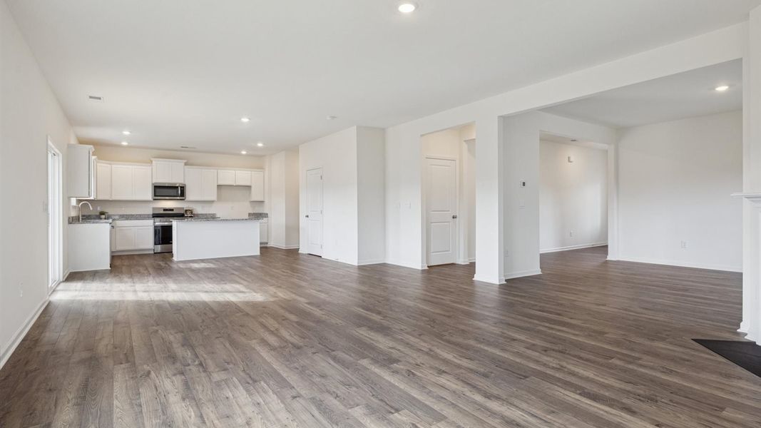 Spacious, unfurnished interior of a new home in Whispering Springs, Maryville (Image 18).