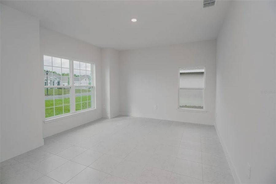 Spacious, unfurnished interior of a new home in Hickory Ridge Estates, Lake Wales (Image 15).