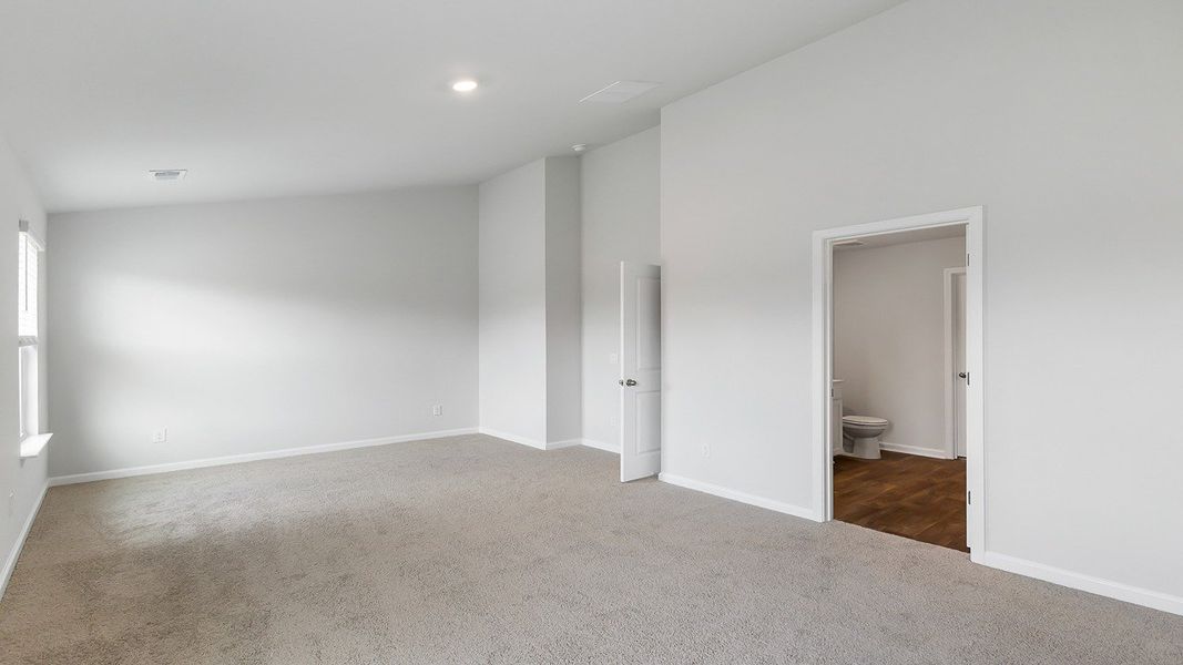 Spacious, unfurnished interior of a new home in Carolina Groves Townhomes, Moncks Corner (Image 8).