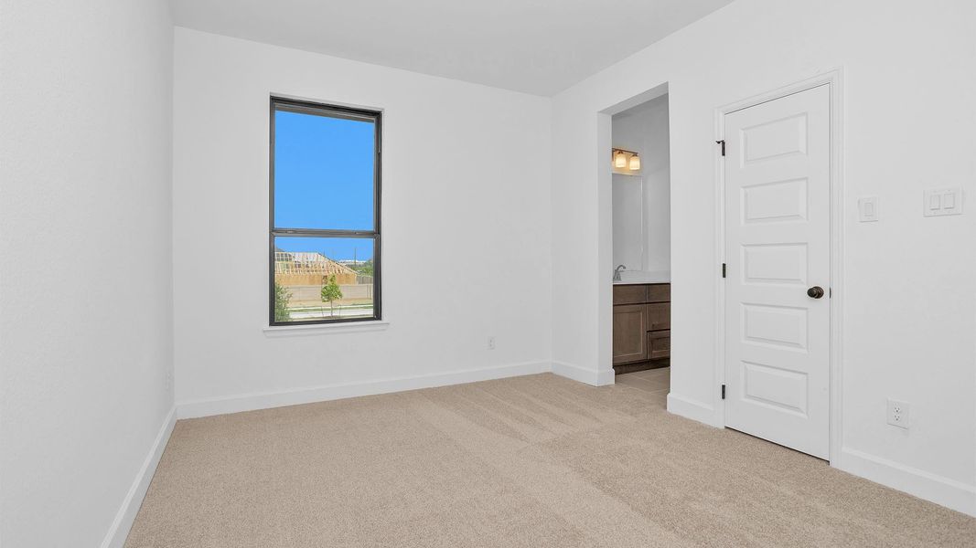 Spacious, unfurnished interior of a new home in Midline, Houston (Image 9).