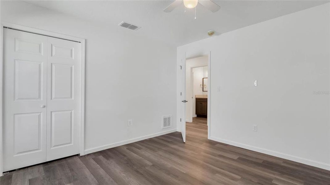 Spacious, unfurnished interior of a new home in , Orlando (Image 15).