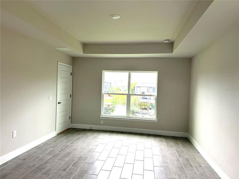 Spacious, unfurnished interior of a new home in South Gulf Cove, Port Charlotte (Image 12).