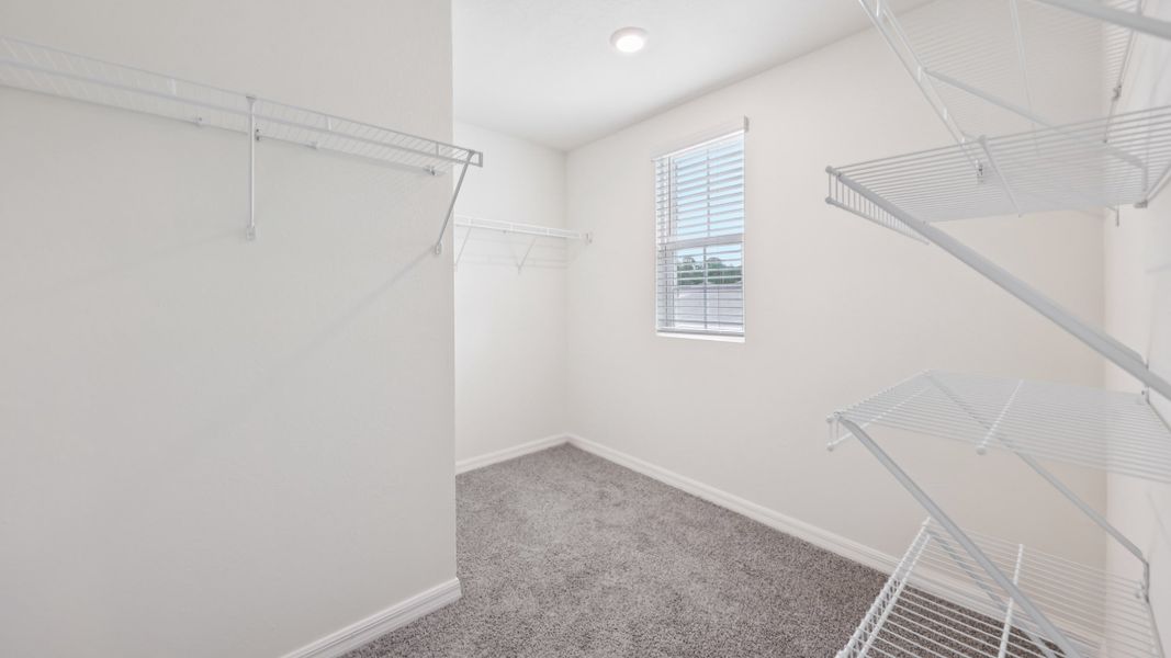 Representative unfurnished interior of a home built from the ROBIE by D.R. Horton in Oaks Preserve, Gainesville (Image 26).