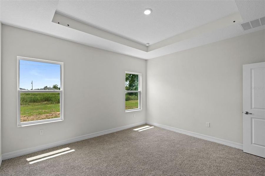 Spacious, unfurnished interior of a new home in , Ocala (Image 21).
