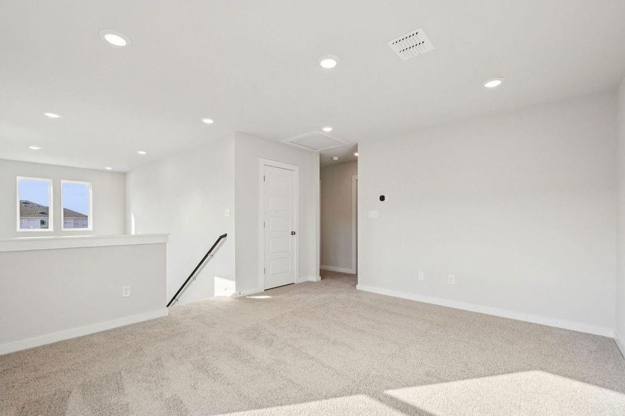 Spacious, unfurnished interior of a new home in Stallion Run, Buda (Image 19).