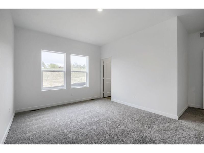 Spacious, unfurnished interior of a new home in Prairie Song, Windsor (Image 9).