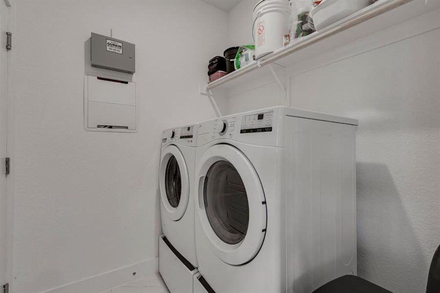 Close-up of interior finishes inside a home in Heritage Towne, Grand Prairie (Image 21).