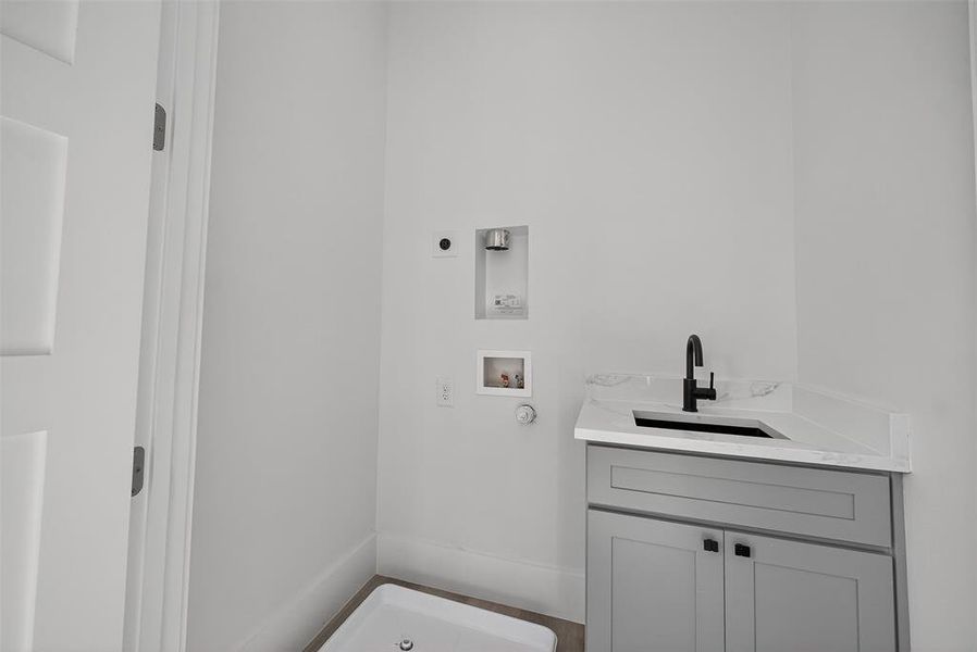 Laundry area featuring cabinet space and washer hookup