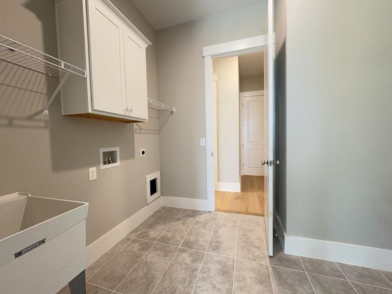 Spacious, unfurnished interior of a new home in Arden on Lanier, Cumming (Image 13).