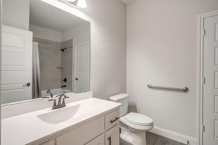 Furnished interior view inside a new home in Oak Hills, Burleson (Image 8).