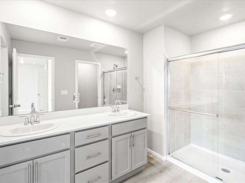 Primary bathroom in the Orchard floorplan at a Meritage Homes community in Aurora, CO.