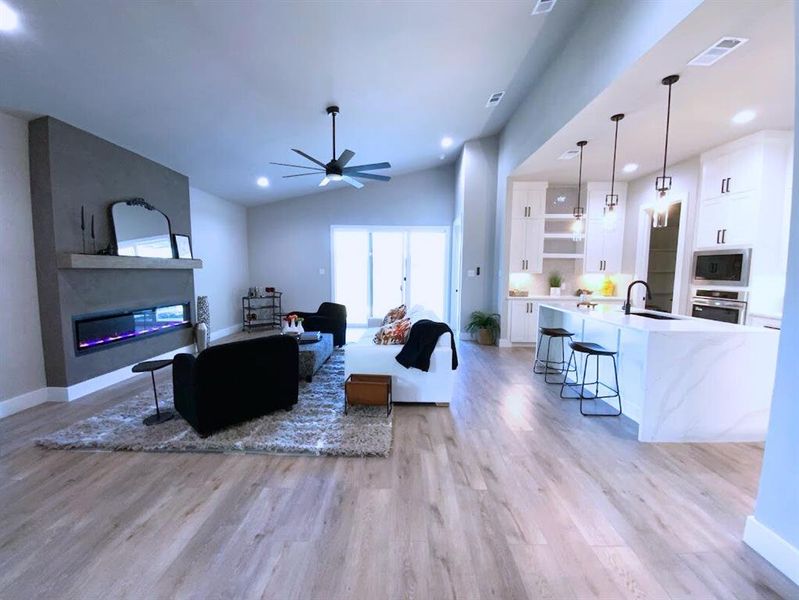 Open concept floorplan perfect for entertaining!