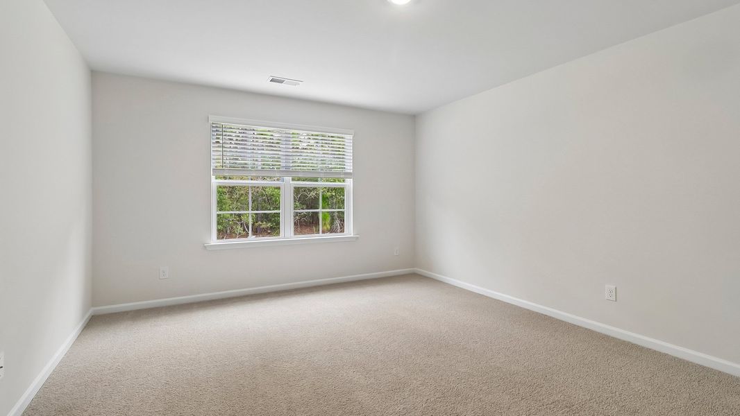 Spacious, unfurnished interior of a new home in Gates Village, Lugoff (Image 15).