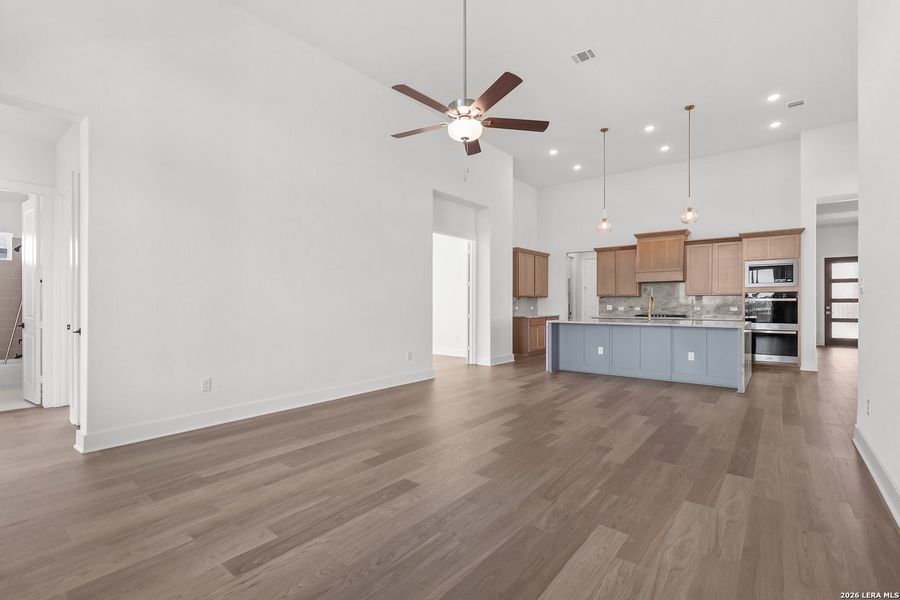 Spacious, unfurnished interior of a new home in Mayfair, New Braunfels (Image 37).