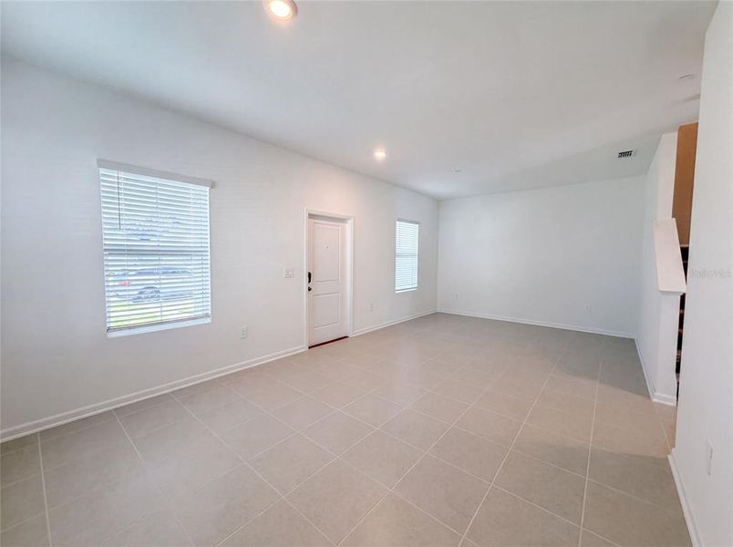 Spacious, unfurnished interior of a new home in , Apopka (Image 11).