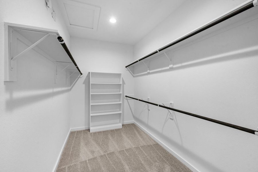 Spacious, unfurnished interior of a new home in Huntington Place, Rosharon (Image 13).