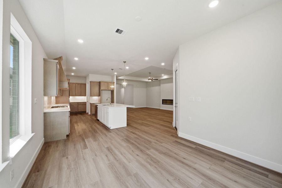 Spacious, unfurnished interior of a new home in Chambers Creek, Willis (Image 24).