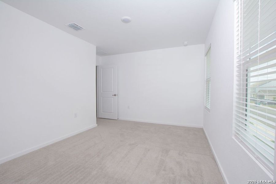 Spacious, unfurnished interior of a new home in Somerset Meadows, San Antonio (Image 21).