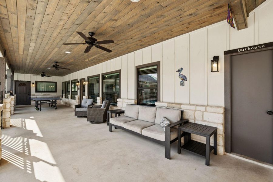 4 bedrooms have private entrances making it perfectly suited for group bookings 4 bedrooms have private entrances making it perfectly suited for group bookings